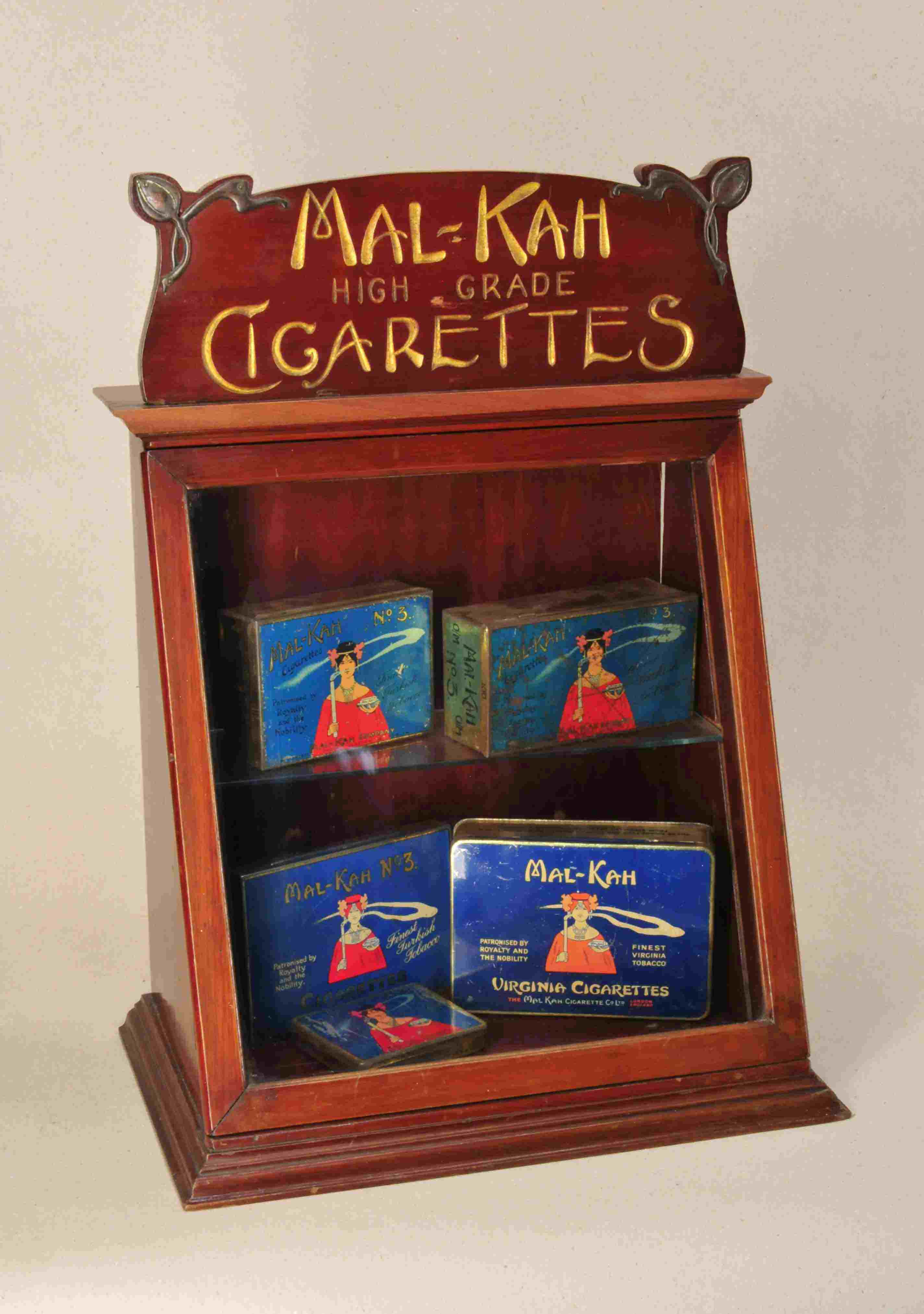 Mal-Kah Cigarettes Vitrine 