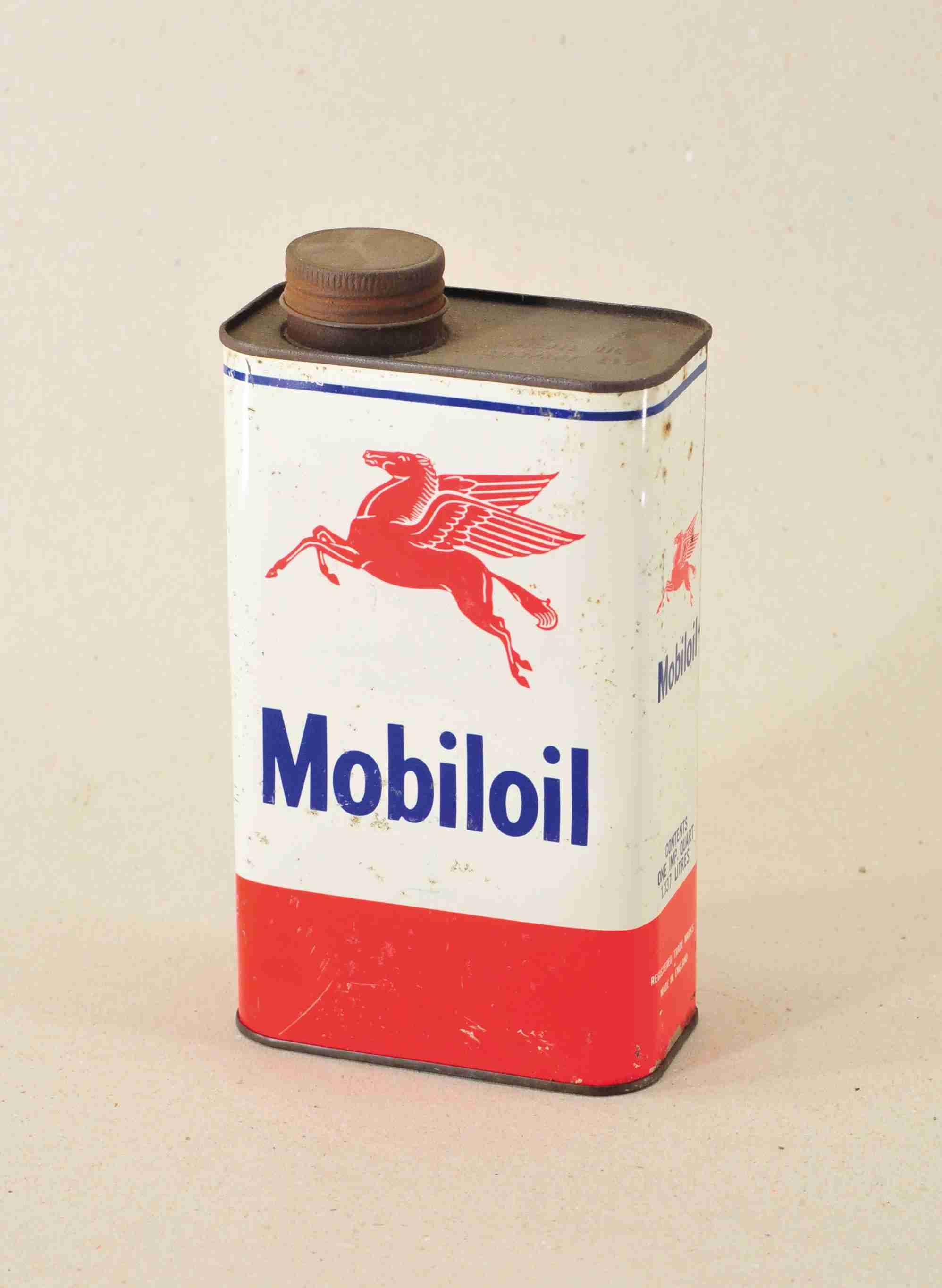 Mobiloil gefüllte Öldose 